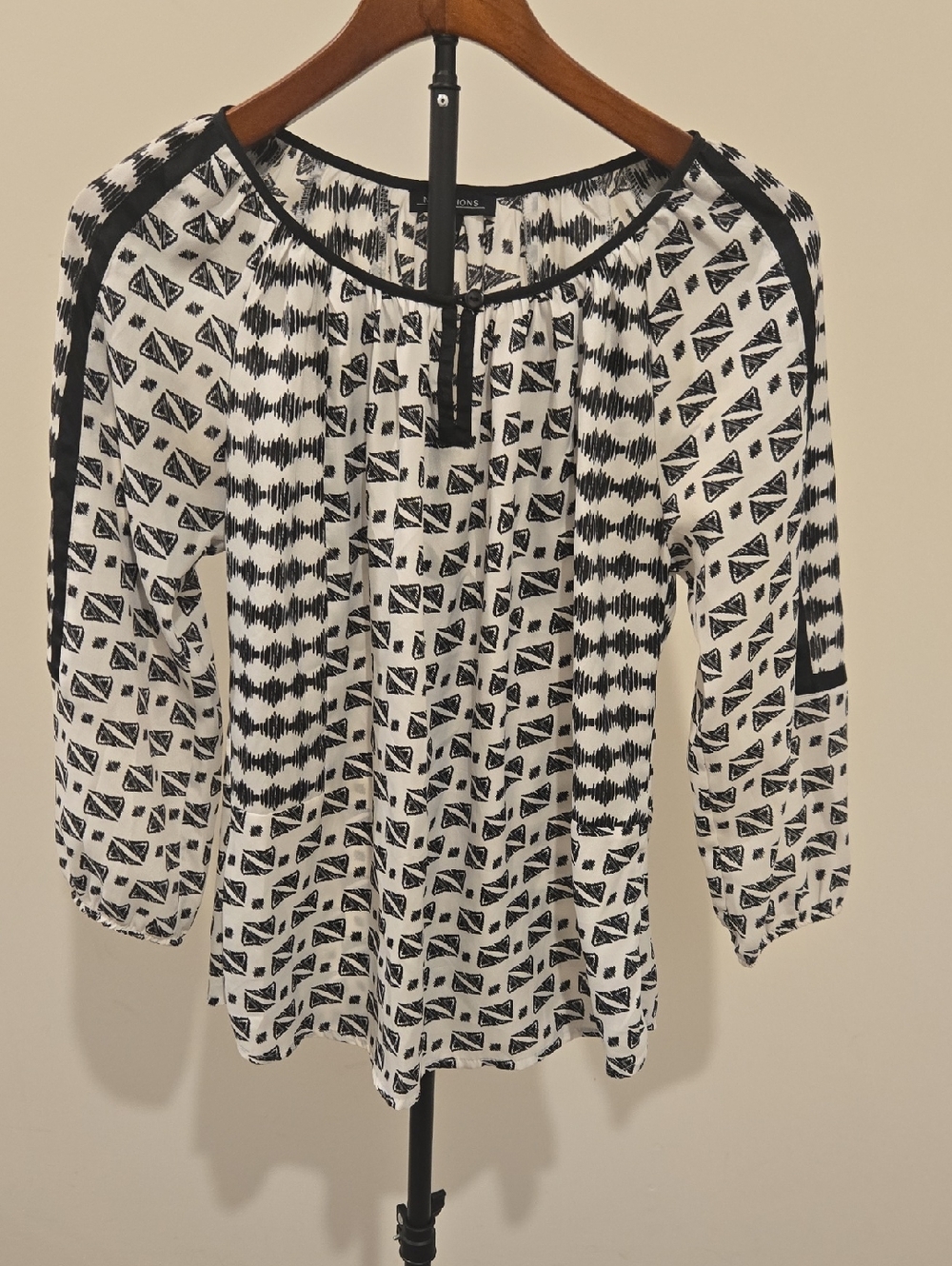 Notations Black & White Printed Tie-Front Blouse